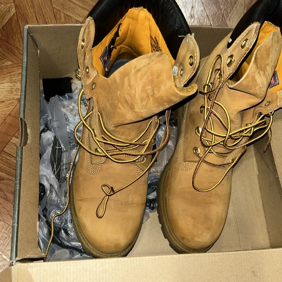 Almost New!! - Picture 2 of 4